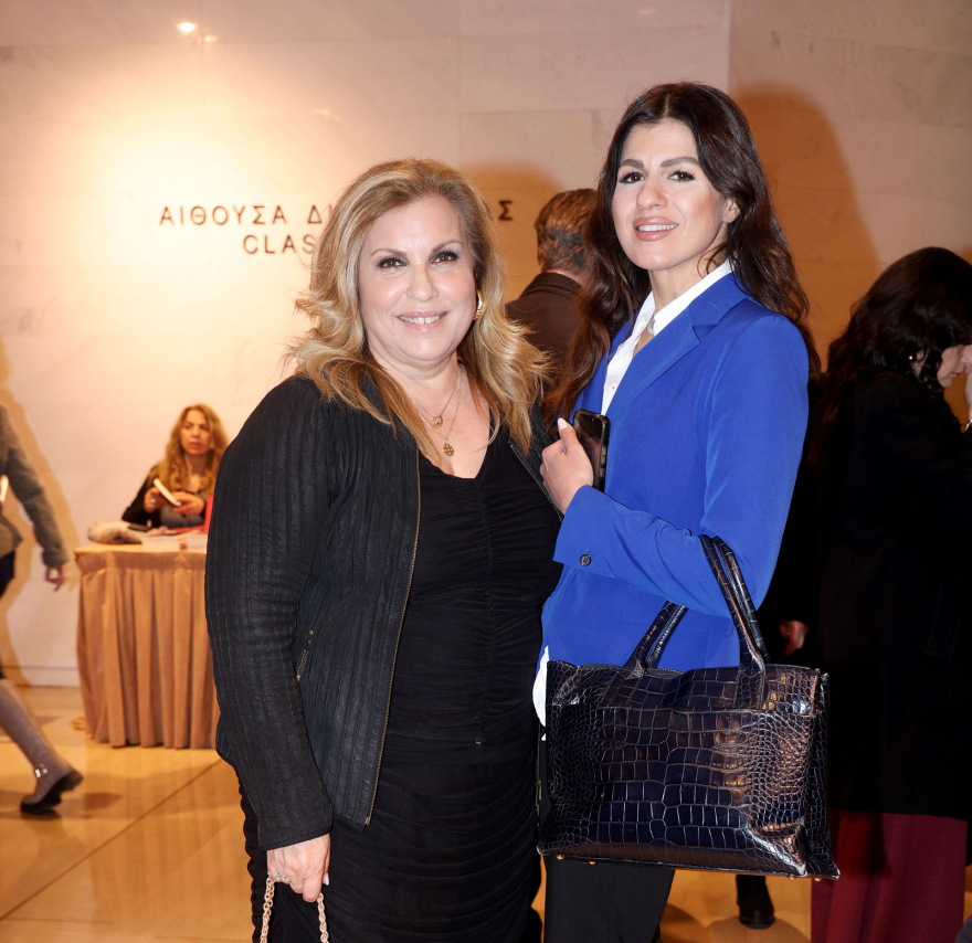 Καλλιτέχνες, επιχειρηματίες και δημοσιογράφοι στην παρουσίαση του βιβλίου του Δαμιανού Πάντα «Κόκκινο σύννεφο»