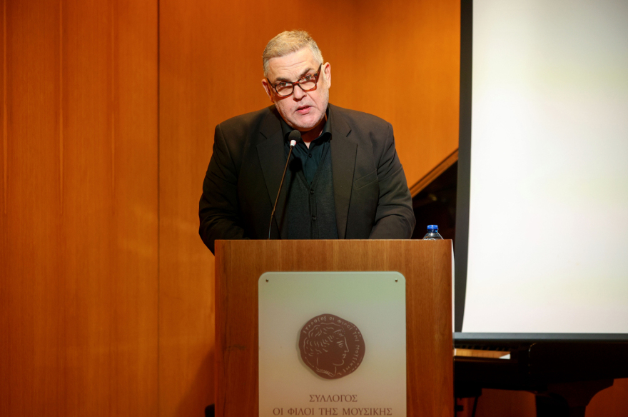 Καλλιτέχνες, επιχειρηματίες και δημοσιογράφοι στην παρουσίαση του βιβλίου του Δαμιανού Πάντα «Κόκκινο σύννεφο»