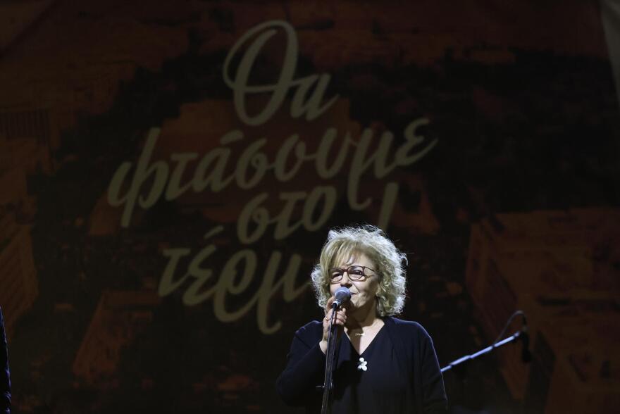 Συναυλία για τα Τέμπη στο Σύνταγμα - Δείτε βίντεο και φωτογραφίες