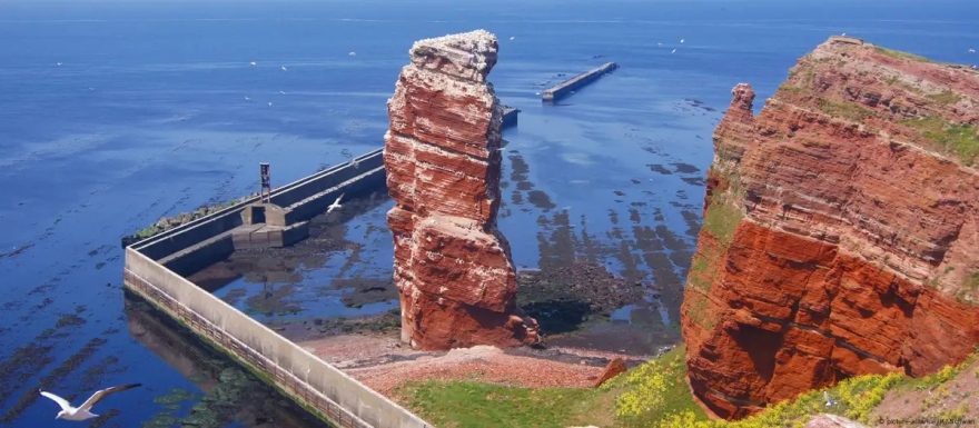 80 χρόνια από την μεγαλύτερη έκρηξη χωρίς πυρηνικά στην ιστορία: Όταν οι Βρετανοί ισοπέδωσαν το νησί Χέλγκολαντ