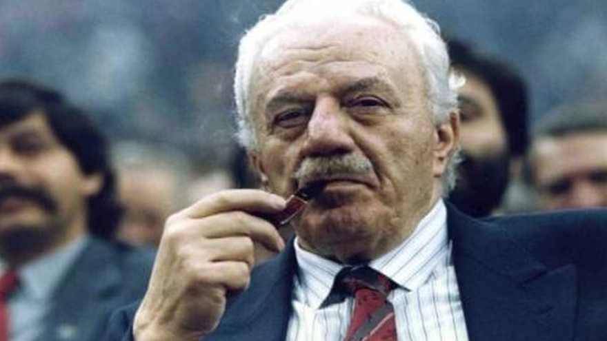 Η νομιμοποίηση του ΚΚΕ από τον Κωνσταντίνο Καραμανλή το 1974