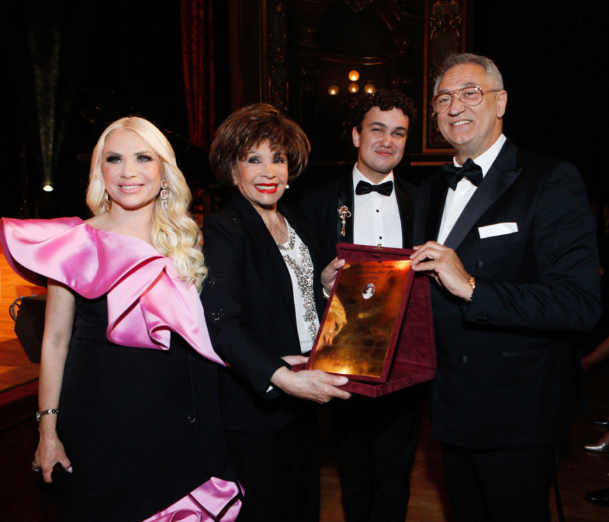 Η Shirley Bassey και άλλοι λαμπεροί αστέρες τιμήθηκαν στα φετινά βραβεία Grand Prix Maria Callas Monaco