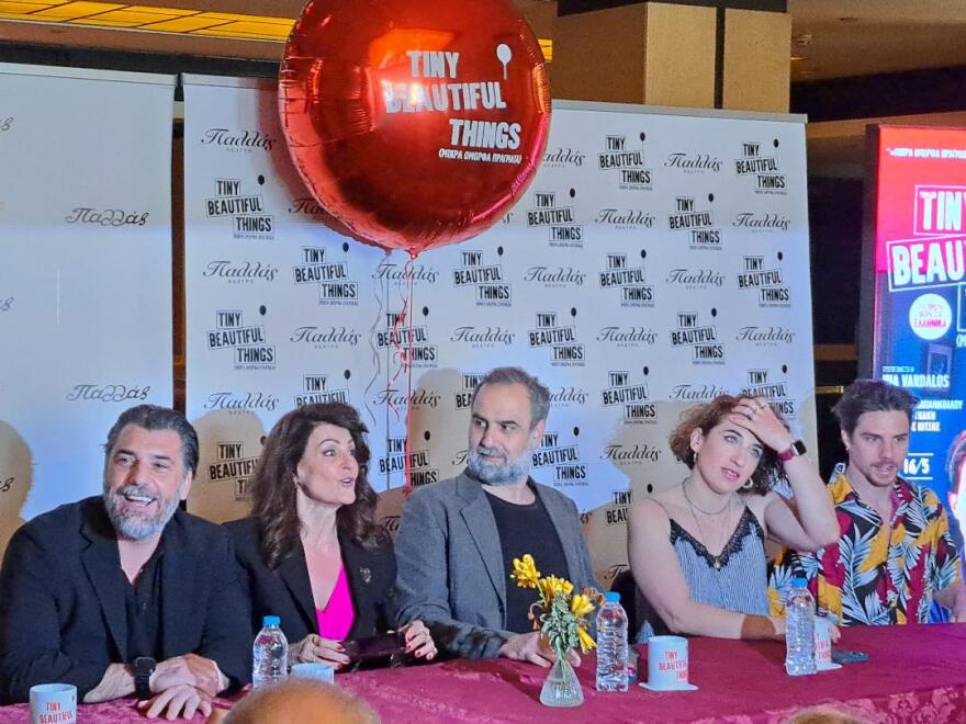 Νία Βαρντάλος: Στην Αθήνα για μια θεατρική παράσταση αλά ελληνικά  - Δείτε βίντεο και φωτογραφίες