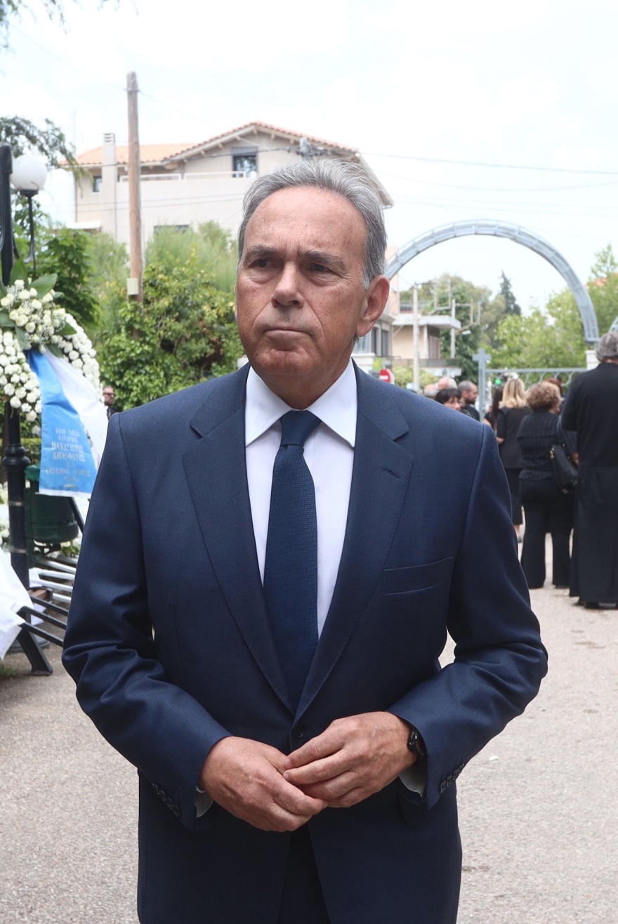 Πέτρος Μολυβιάτης: Με την ελληνική σημαία η σορός για την κηδεία