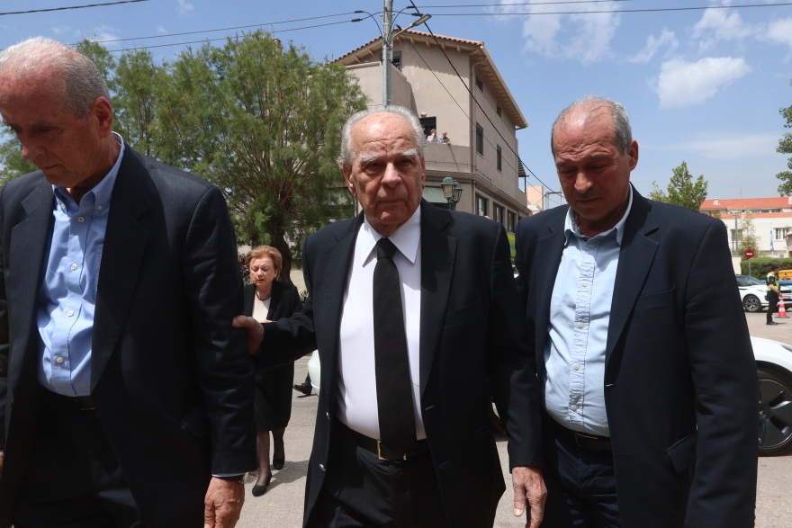 Πέτρος Μολυβιάτης: Με την ελληνική σημαία η σορός για την κηδεία