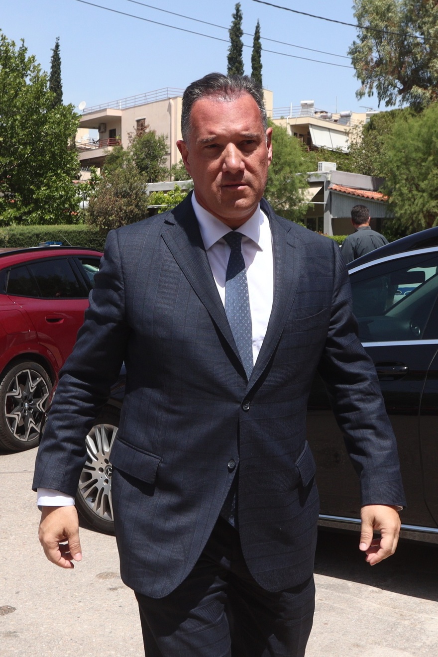Πέτρος Μολυβιάτης: Με την ελληνική σημαία η σορός για την κηδεία