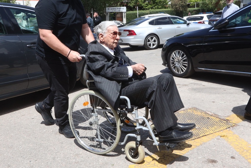Πέτρος Μολυβιάτης: Με την ελληνική σημαία η σορός για την κηδεία