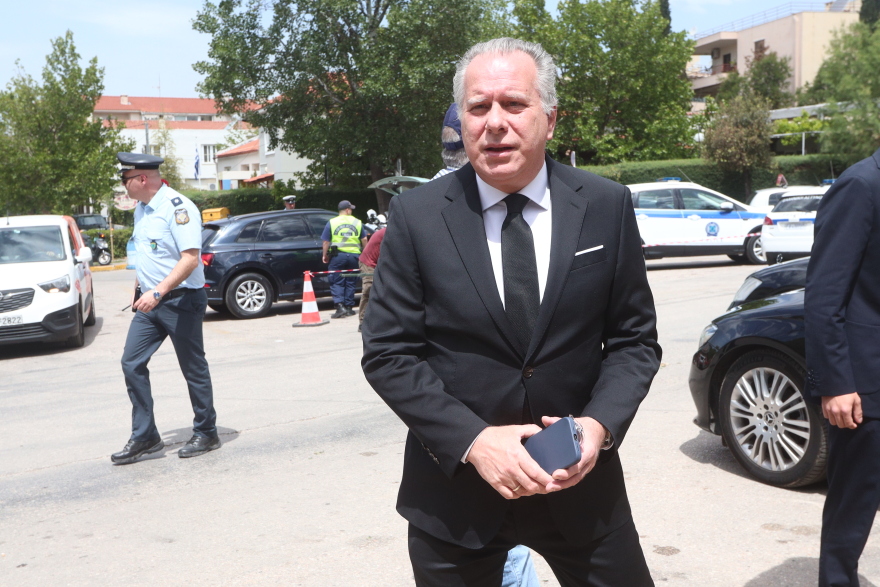 Πέτρος Μολυβιάτης: Με την ελληνική σημαία η σορός για την κηδεία