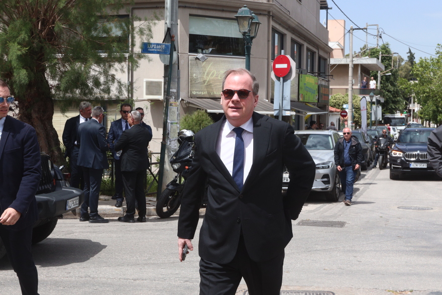 Πέτρος Μολυβιάτης: Με την ελληνική σημαία η σορός για την κηδεία