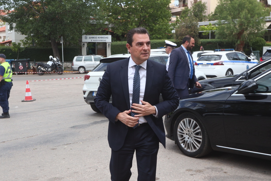 Πέτρος Μολυβιάτης: Με την ελληνική σημαία η σορός για την κηδεία