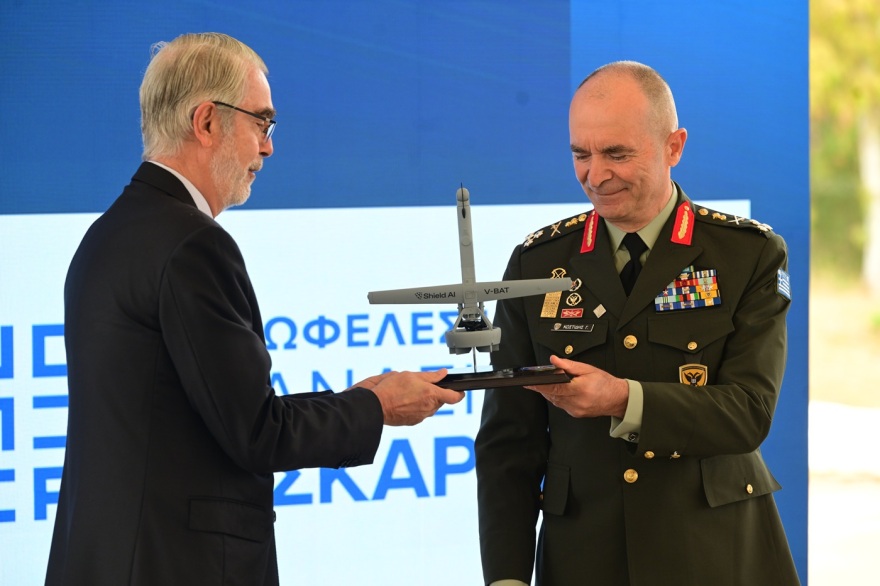 Δύο αναβαθμισμένα drones η νέα δωρεά Αθαν. Λασκαρίδη για το Αιγαίο - Μητσοτάκης: Η Ελλάδα χρειάζεται τους μεγάλους δωρητές, δείτε φωτογραφίες
