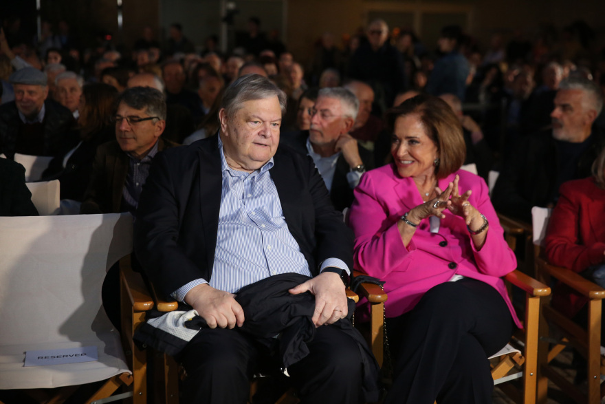 Η επανεμφάνιση του Διονύση Σαββόπουλου στην προβολή του χαμένου ντοκιμαντέρ του Λάκη Παπαστάθη - Δείτε βίντεο και φωτογραφίες