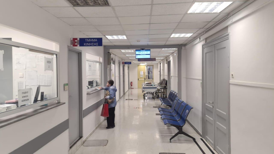 Δείτε πώς λειτουργεί το ηλεκτρονικό βραχιολάκι στα επείγοντα των νοσοκομείων, βήμα - βήμα όλη η διαδικασία