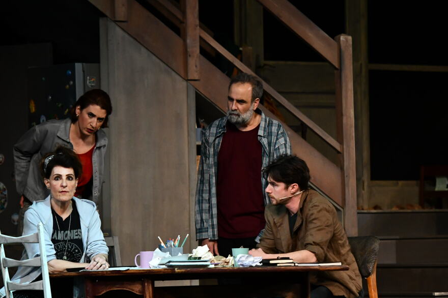 Νία Βαρντάλος: Λαμπερή πρεμιέρα για την παράσταση «αλά ελληνικά» που ανέβασε στο Θέατρο Παλλάς 