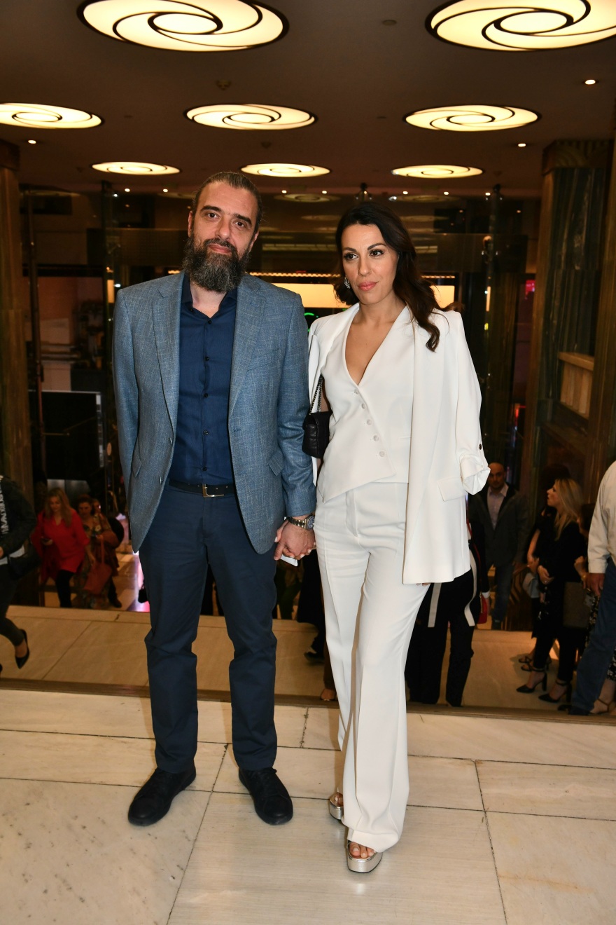 Νία Βαρντάλος: Λαμπερή πρεμιέρα για την παράσταση «αλά ελληνικά» που ανέβασε στο Θέατρο Παλλάς 