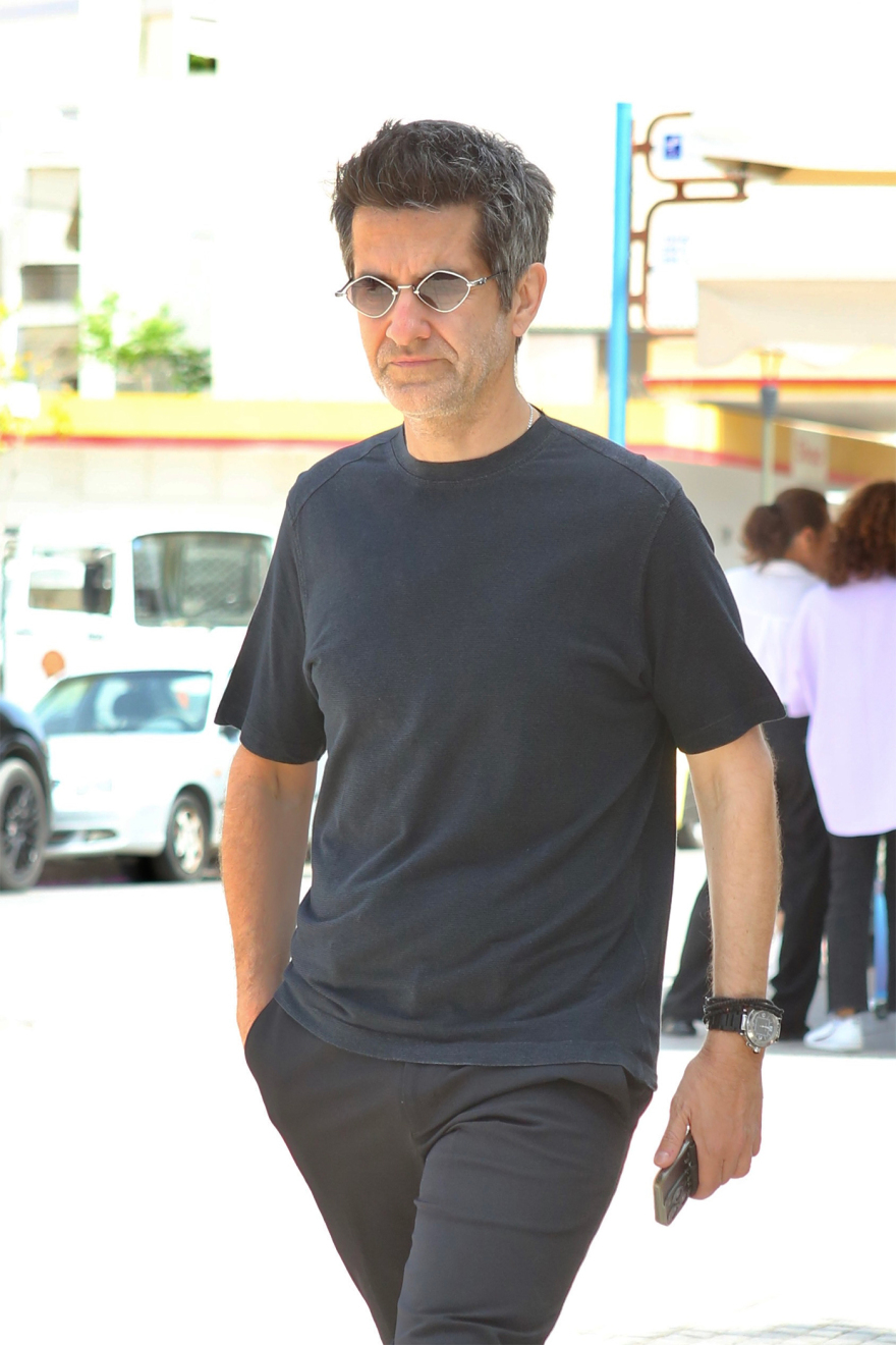Αχιλλέας Θεοφίλου - Κηδεία: Το «ευχαριστώ» της Χαρούλας Αλεξίου - Συγγενείς και φίλοι αποχαιρετούν τον μουσικό παραγωγό