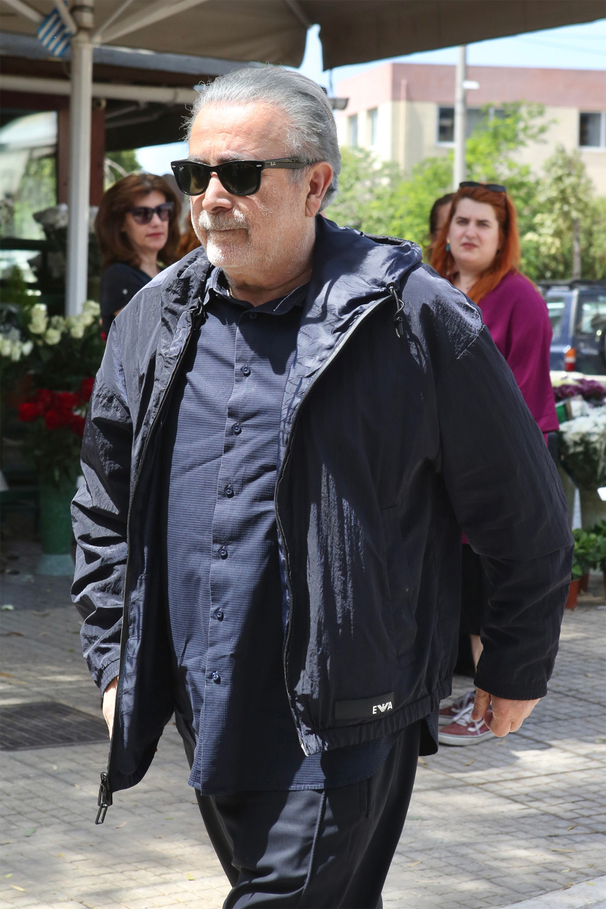 Αχιλλέας Θεοφίλου - Κηδεία: Το «ευχαριστώ» της Χαρούλας Αλεξίου - Συγγενείς και φίλοι αποχαιρετούν τον μουσικό παραγωγό