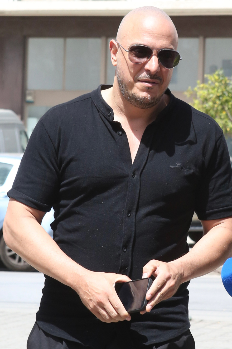 Αχιλλέας Θεοφίλου - Κηδεία: Το «ευχαριστώ» της Χαρούλας Αλεξίου - Συγγενείς και φίλοι αποχαιρετούν τον μουσικό παραγωγό