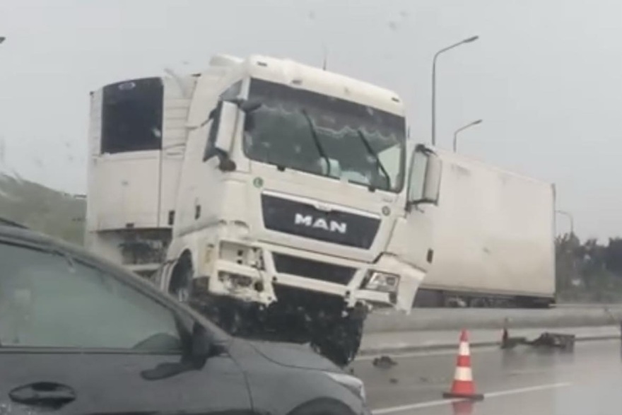 Θεσσαλονίκη: Τροχαίο ατύχημα με νταλίκα στο Δερβένι