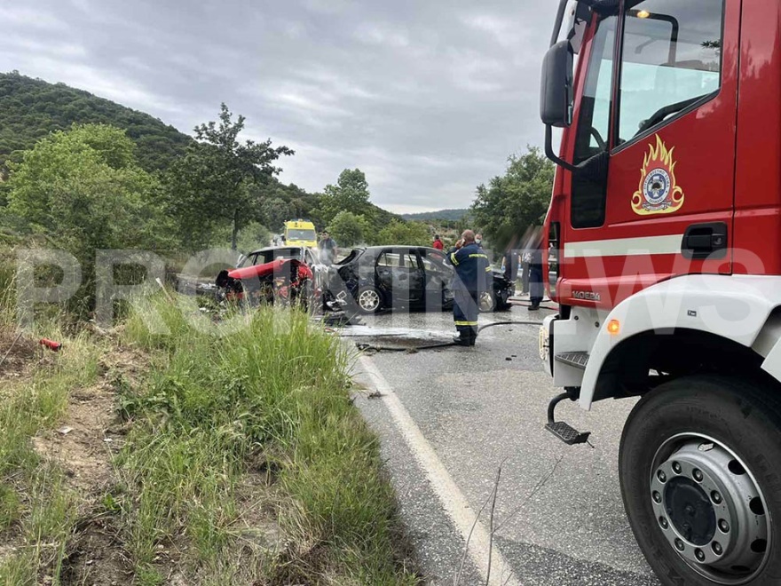 Σφοδρή σύγκρουση οχημάτων κοντά στον Άγιο Ανδρέα στην Καβάλα - Πληροφορίες για έναν νεκρό και δύο τραυματίες