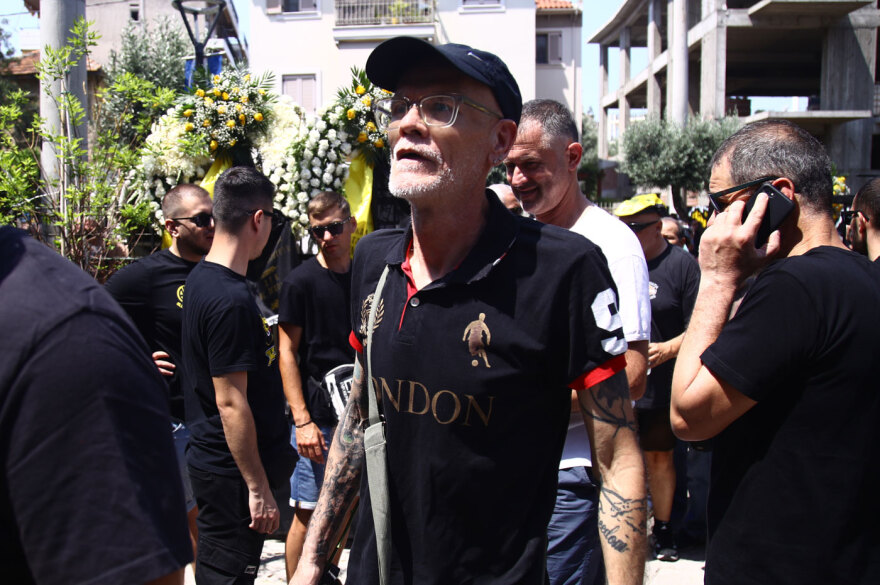 «Μήτσο γεια σου, ήρθαν τα παιδιά σου»: Το τελευταίο αντίο στον Δημήτρη Χατζηχρήστο - Συγκίνησε η γυναίκα του 

