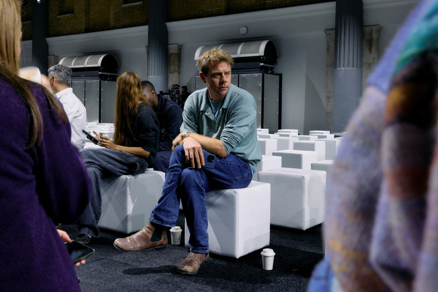 Η μεγάλη κυρία της μόδας Maria Grazia Chiuri «κρεμάει» τα ψαλίδια της