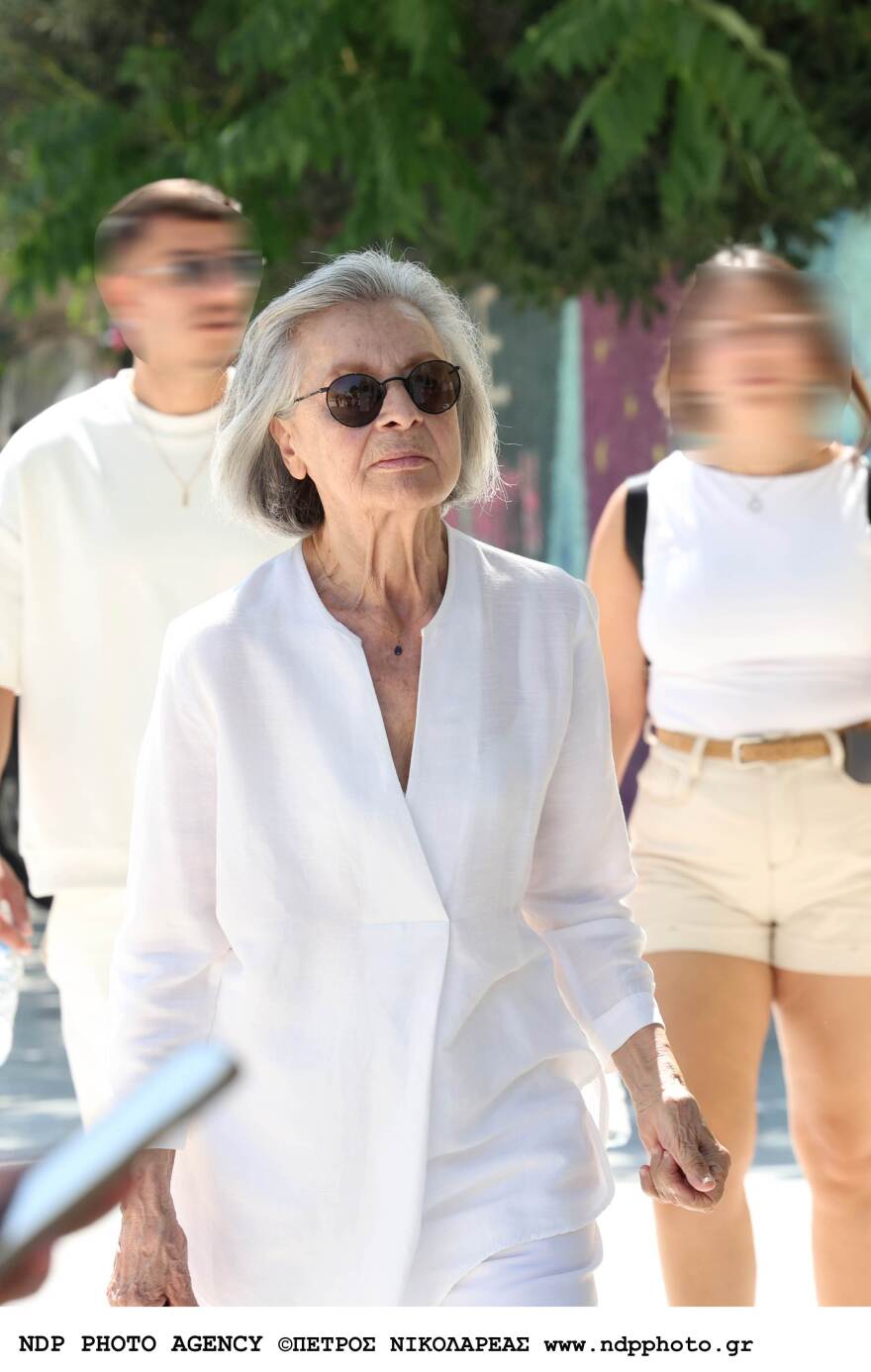 Πλήθος κόσμου στο τελευταίο «αντίο» στον Βασίλη Παπαβασιλείου
