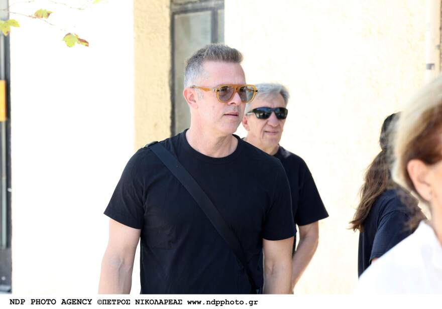 Πλήθος κόσμου στο τελευταίο «αντίο» στον Βασίλη Παπαβασιλείου
