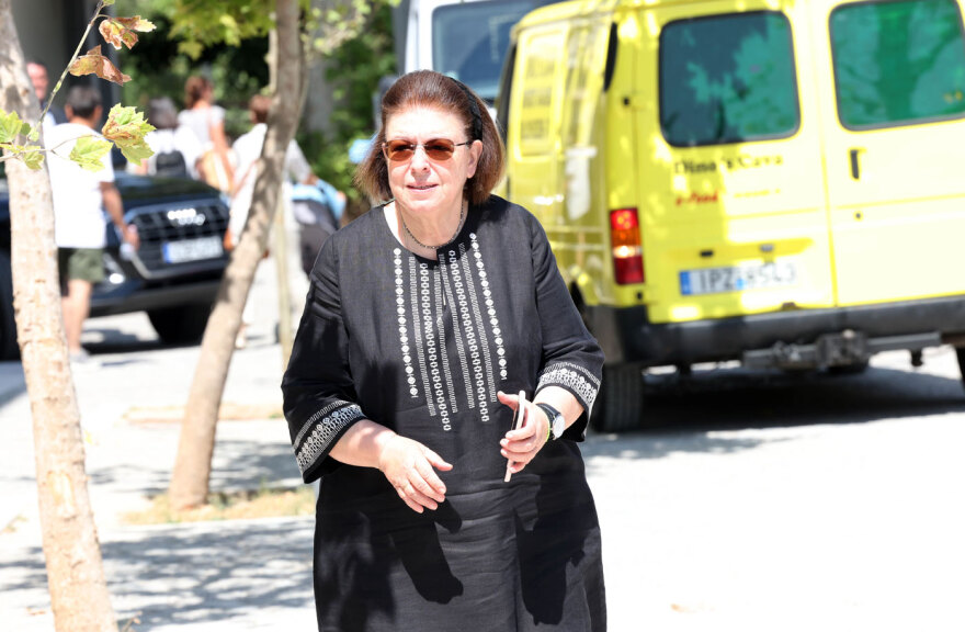 Πλήθος κόσμου στο τελευταίο «αντίο» στον Βασίλη Παπαβασιλείου
