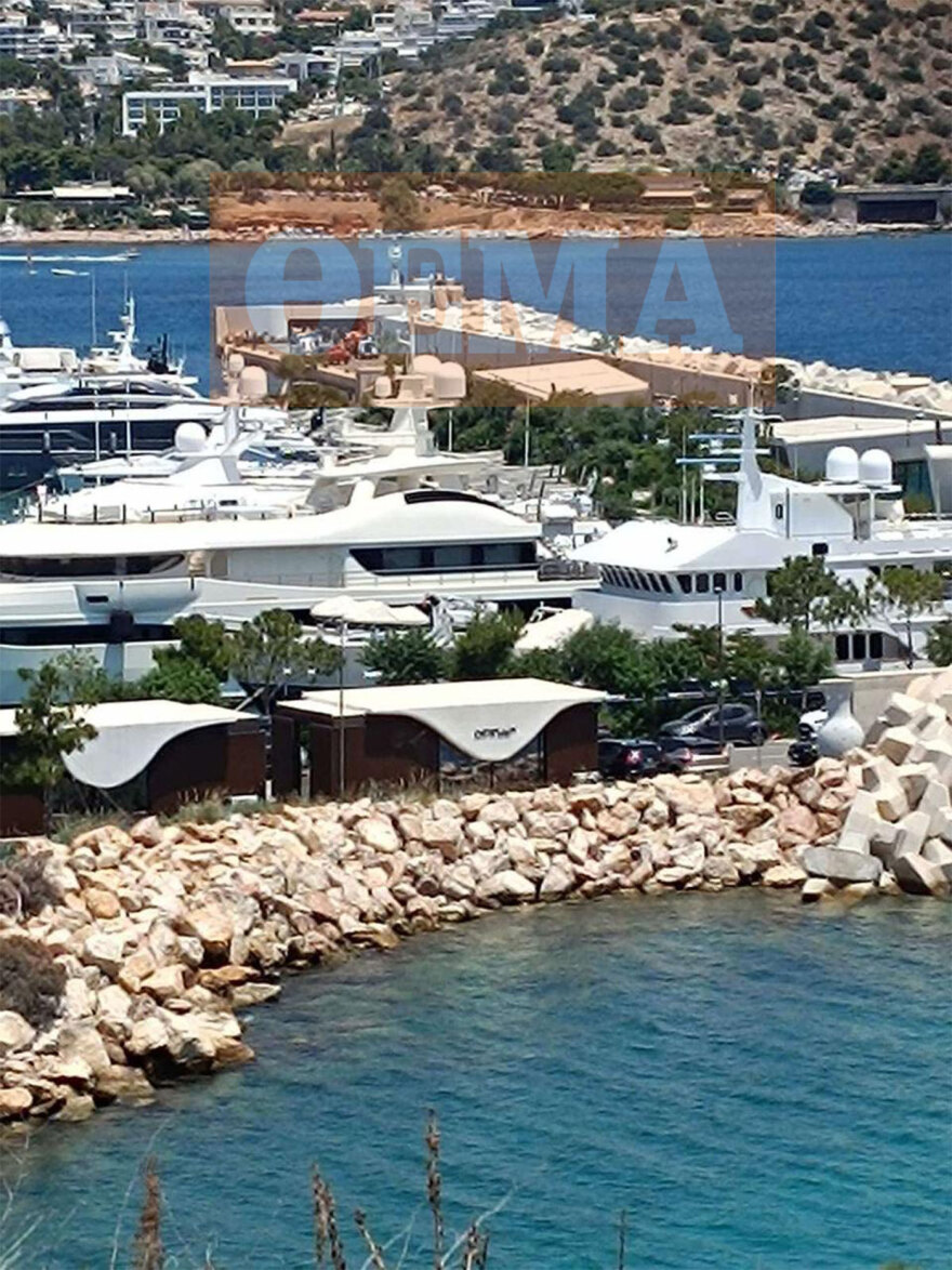 Ελικόπτερο έπεσε στη Μαρίνα Βουλιαγμένης, σώοι και οι πέντε επιβαίνοντες - Δείτε βίντεο από τη στιγμή της πτώσης