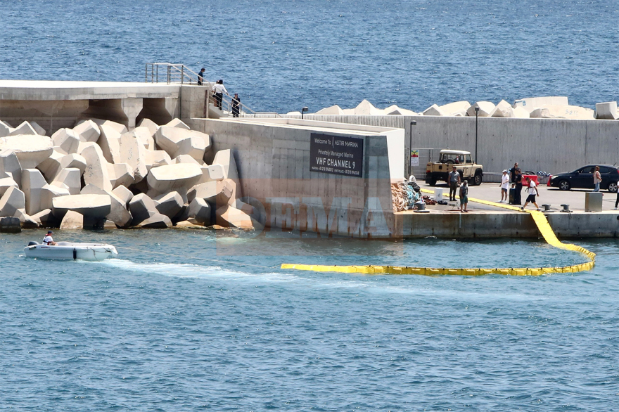 Ελικόπτερο έπεσε στη Μαρίνα Βουλιαγμένης, σώοι και οι πέντε επιβαίνοντες - Δείτε βίντεο από τη στιγμή της πτώσης