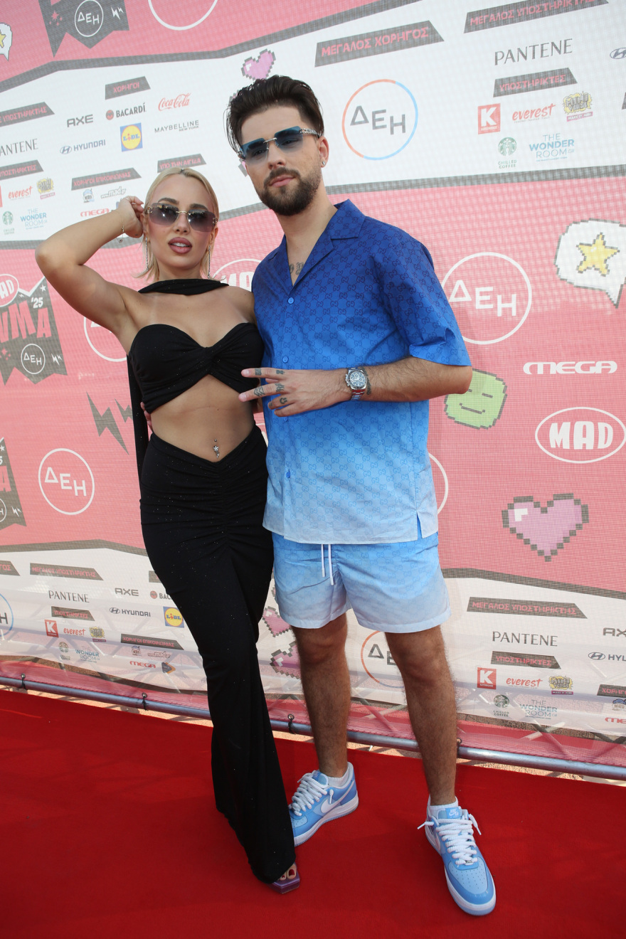 Mad VMA: Οι αφίξεις στο κόκκινο χαλί - Δείτε φωτογραφίες Mad VMA: Οι αφίξεις στο κόκκινο χαλί - Δείτε φωτογραφίες