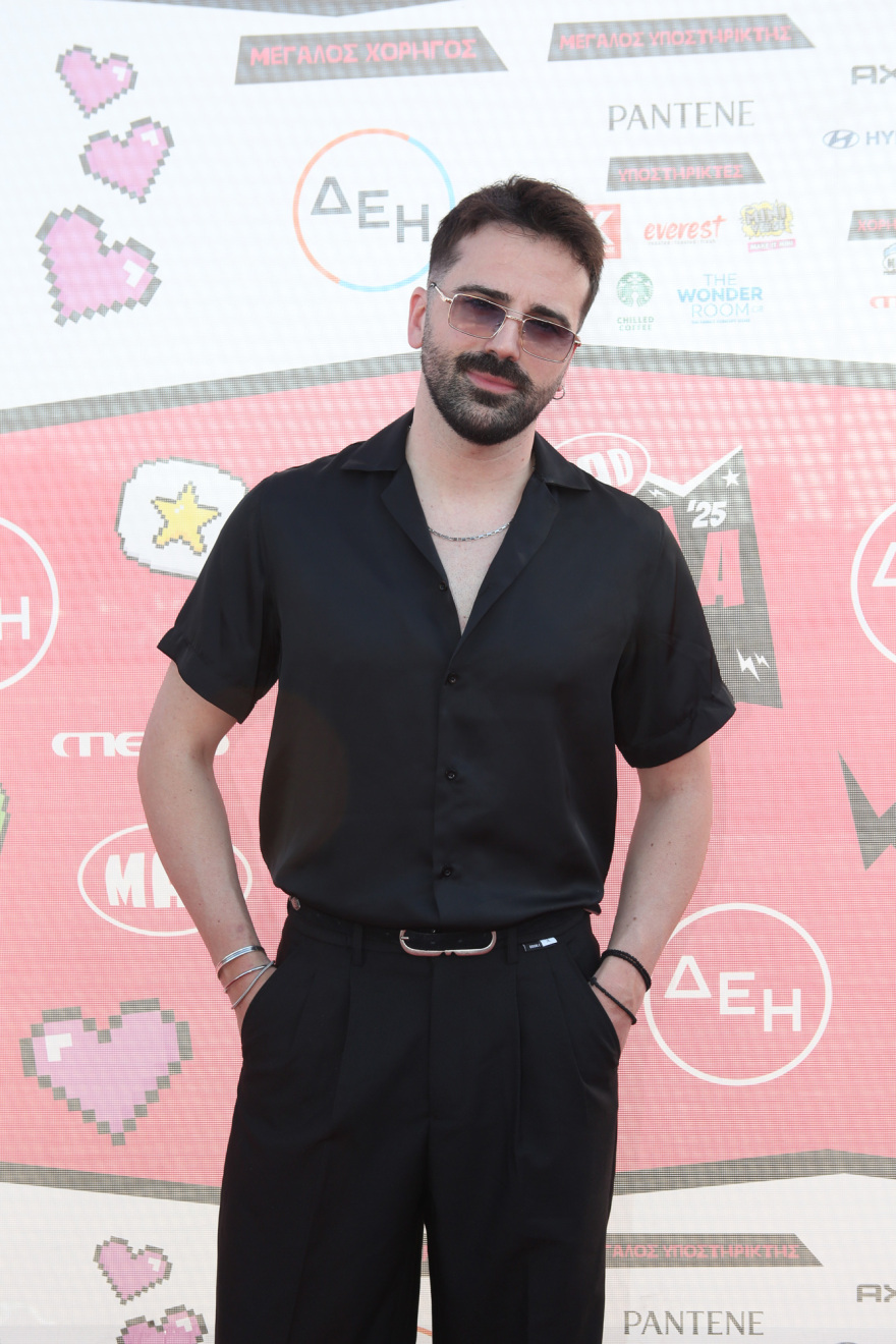 Mad VMA: Οι αφίξεις στο κόκκινο χαλί - Δείτε φωτογραφίες Mad VMA: Οι αφίξεις στο κόκκινο χαλί - Δείτε φωτογραφίες
