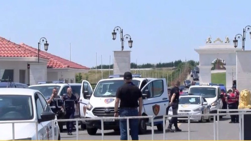ΜΕΚ: Οι Ιρανοί αντικαθεστωτικοί στην Αλβανία, η πυραυλική επίθεση του Ιράν που δεν έγινε το 2023 και το χακάρισμα του Δήμου Τιράνων
