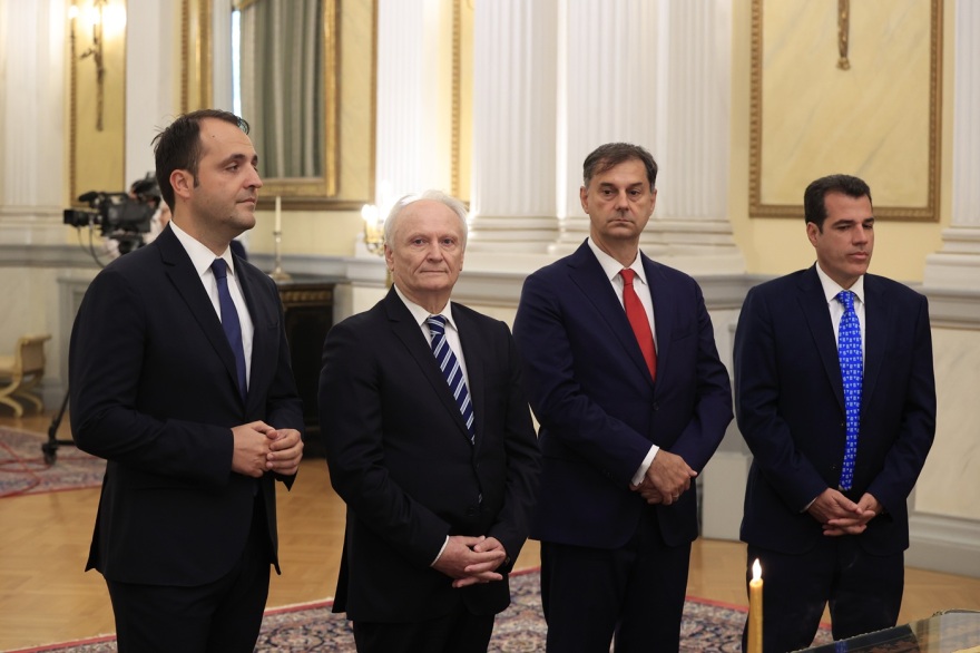 Ορκίστηκαν ο νέος υπουργός Μετανάστευσης, Θάνος Πλεύρης και τρεις υφυπουργοί - Δείτε βίντεο και φωτογραφίες