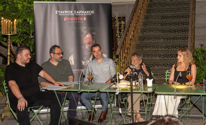 Σταύρος Ξαρχάκος: Παρουσίασε το άλμπουμ με τη ζωντανή ηχογράφηση του «Ρεμπέτικου»