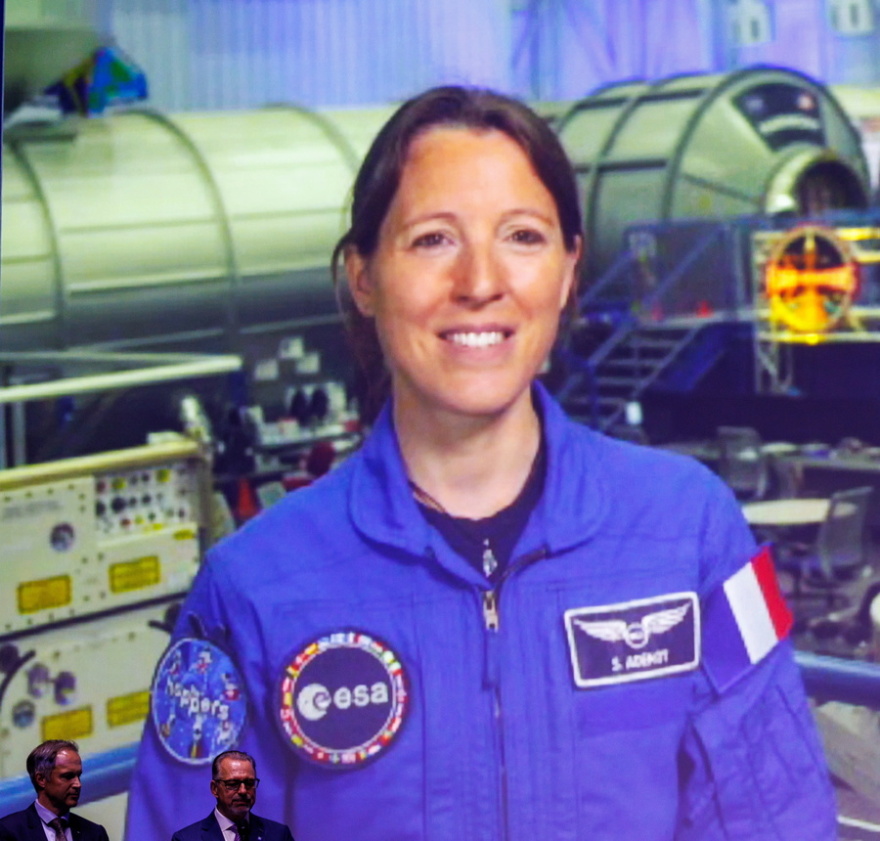 Αστακός, φουά γκρα και κρεμμυδόσουπα στο μενού της Γαλλίδας αστροναύτη του Διεθνή Διαστημικού Σταθμού
