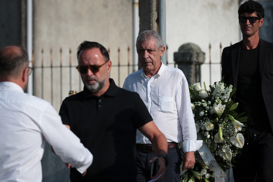 Ντιόγκο Ζότα: Live η κηδεία του ποδοσφαιριστή της Λίβερπουλ - Σάντος, φίλοι, συγγενείς και ποδοσφαιριστές στο τελευταίο αντίο