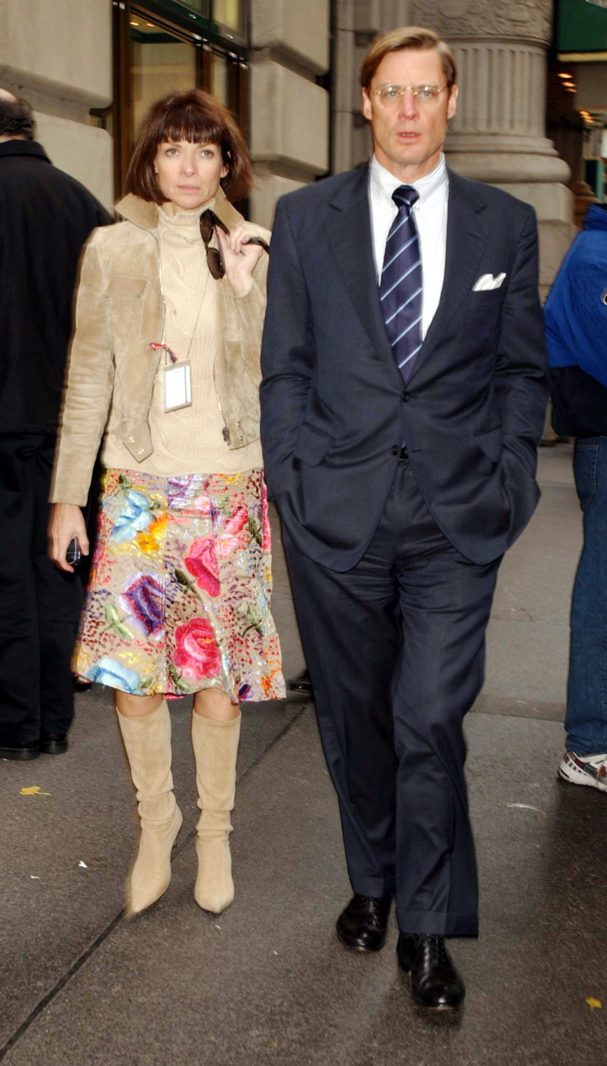 Άννα Γουίντουρ: Η γυναίκα που άλλαξε την εικόνα της μόδας, ηγήθηκε της «Vogue» για τέσσερις δεκαετίες και ενέπνευσε μια ολόκληρη γενιά
