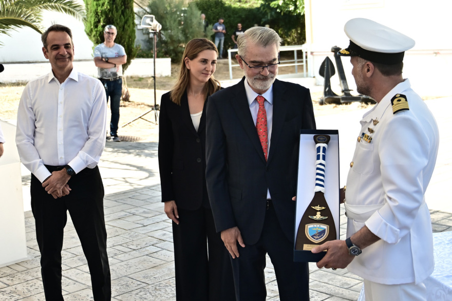 Diving watches by the Laskarides Foundation to the executives of the submarine disaster - Mitsotakis: The Government supports the Armed Forces