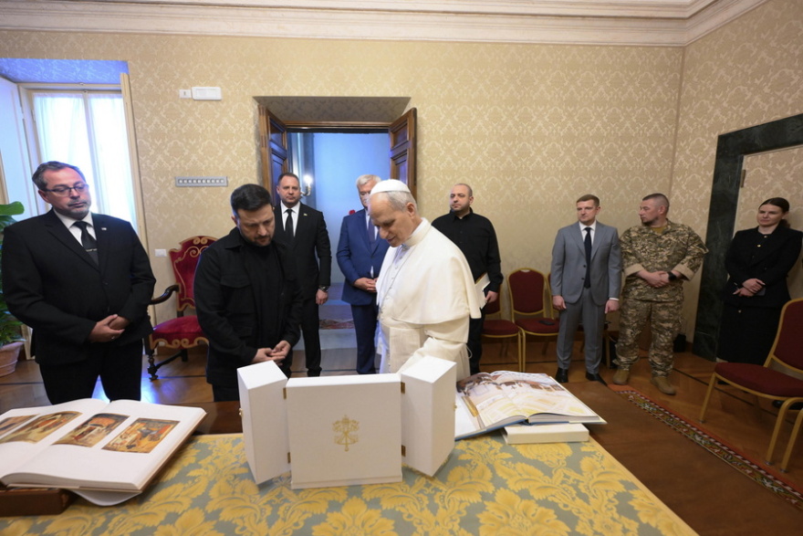 Το Βατικανό δηλώνει πρόθυμο  να φιλοξενήσει τις ρώσο-ουκρανικές ειρηνευτικές συνομιλίες