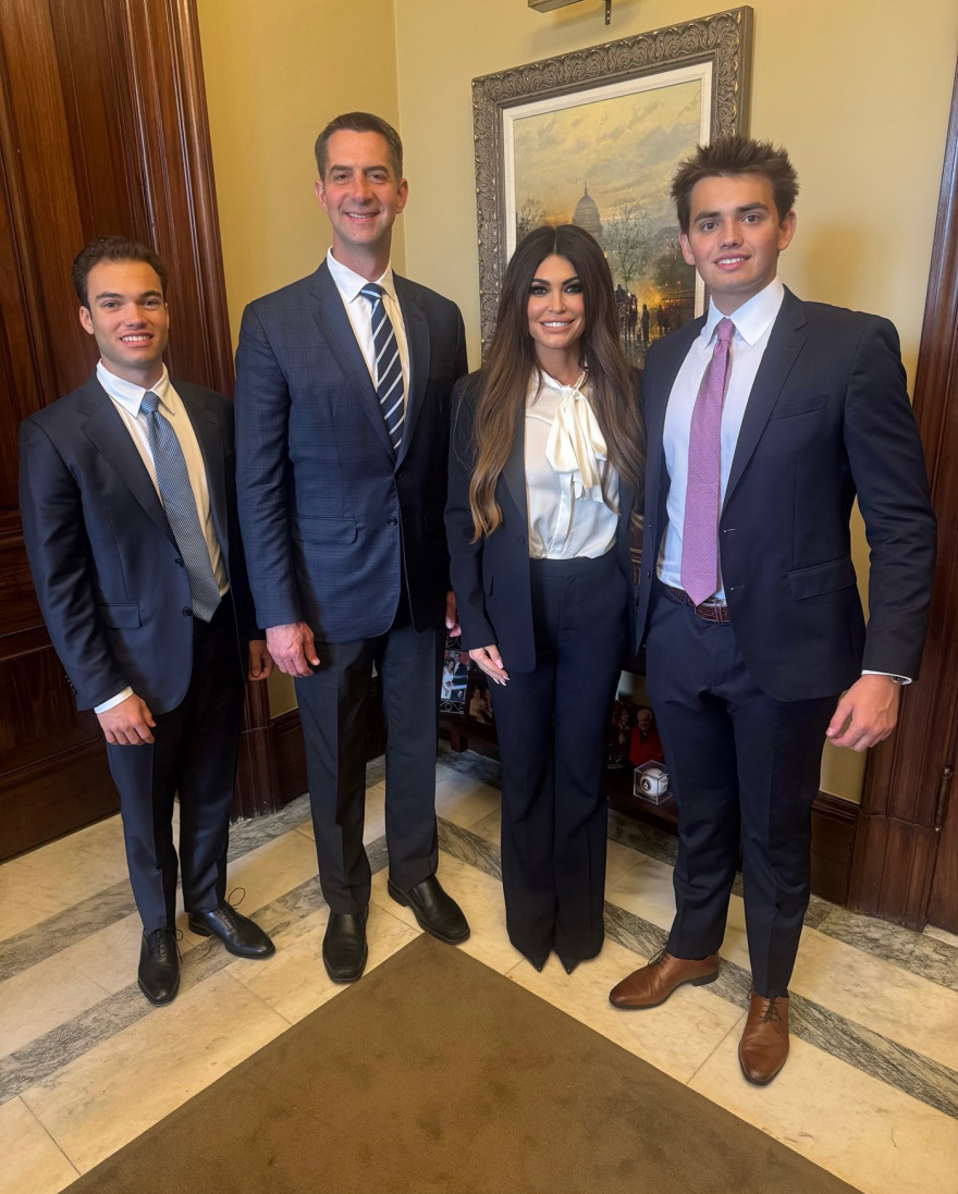 Το παρασκήνιο της ακρόασης της Κίμπερλι Γκιλφόιλ στη Γερουσία - Οι φωτογραφίες με Τσούνη, Κατσιματίδη και τον εγγονό του Τραμπ, πριν έρθει στην Ελλάδα
