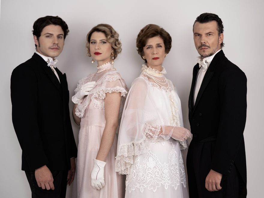 «Αλεξάνδρεια»: Οι πρώτες φωτογραφίες από τη μεγάλη θεατρική παραγωγή που θα ανέβει στο Παλλάς