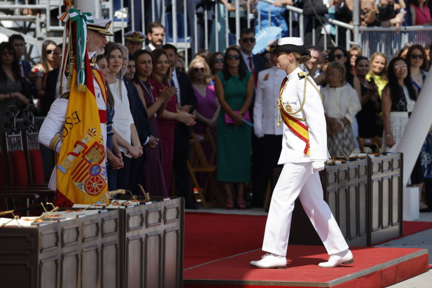 Ο Βασιλιάς Φελίπε απομένει το παράσημο της ναυτικής αξίας στην κόρη του και μέλλουσα βασίλισσα της Ισπανίας - Δείτε φωτογραφίες