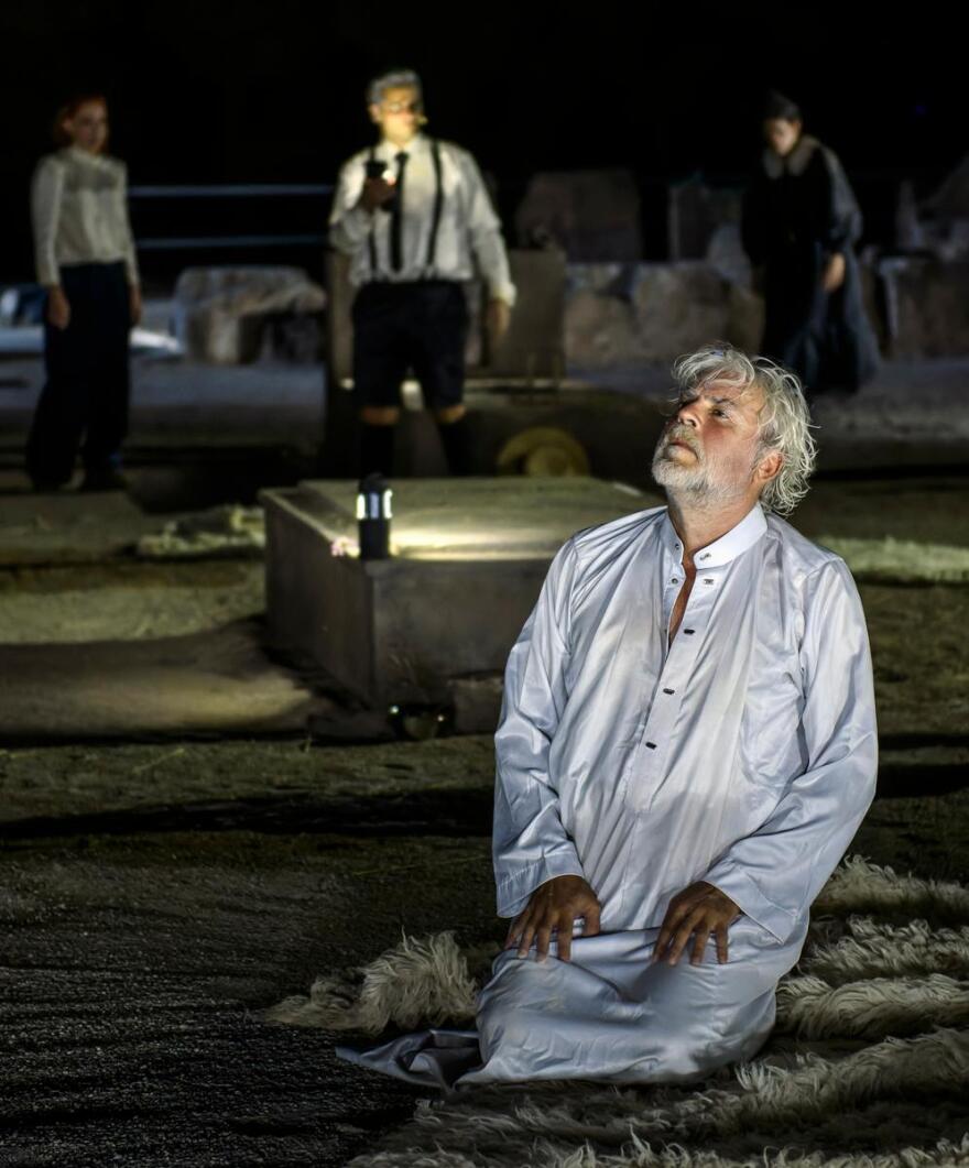 Αρχαίο Θέατρο Επιδαύρου: Επί πέντε λεπτά όρθιο χειροκροτούσε το κοινό τους δύο «Οιδίποδες» του Γιάννη Χουβαρδά