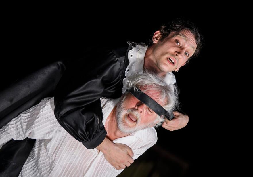 Αρχαίο Θέατρο Επιδαύρου: Επί πέντε λεπτά όρθιο χειροκροτούσε το κοινό τους δύο «Οιδίποδες» του Γιάννη Χουβαρδά