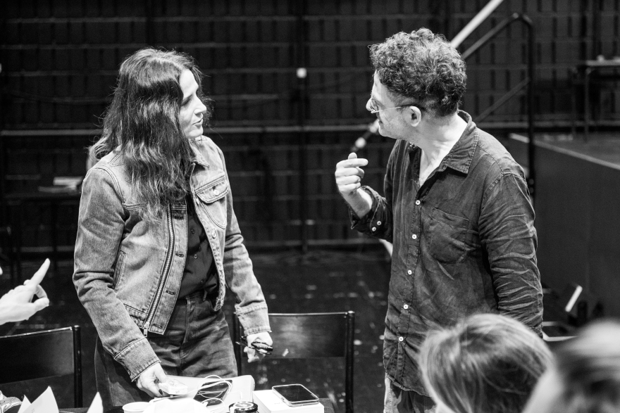 Ζιλιέτ Μπινός: Έτοιμη για την πρώτη της εμφάνιση στο Αρχαίο Θέατρο της Επιδαύρου