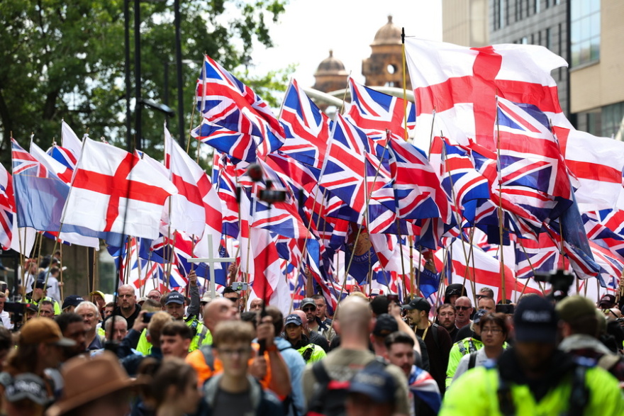 Επεισόδια σε διαδηλώσεις κατά των μεταναστών στο Μάντσεστερ και το Λονδίνο
