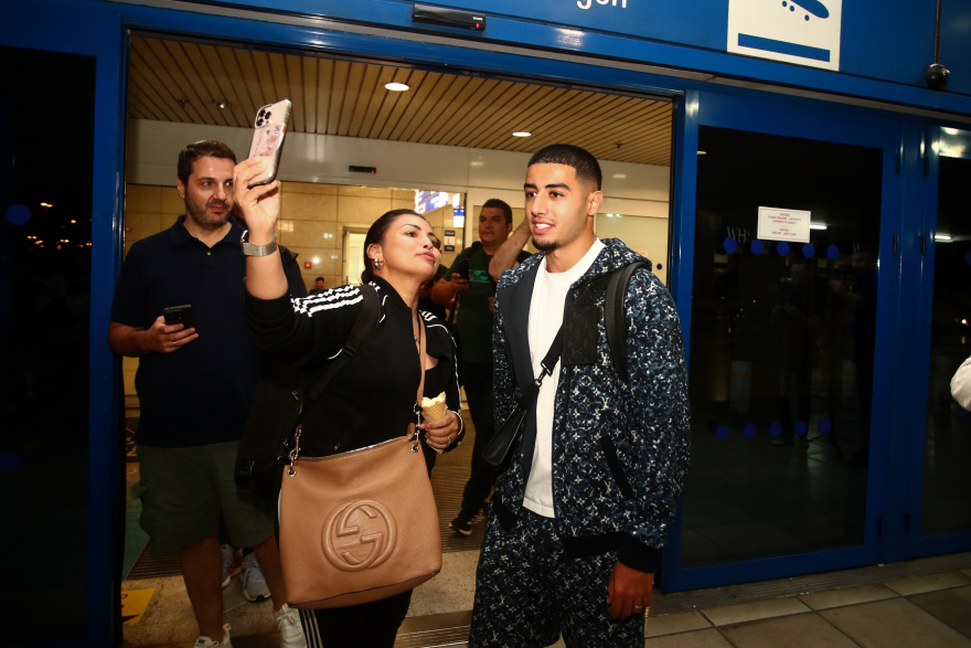 Στην Αθήνα για τον Παναθηναϊκό ο Ανάς Ζαρουρί: «Είμαι έτοιμος να κάνω αυτά που πρέπει» - Δείτε βίντεο