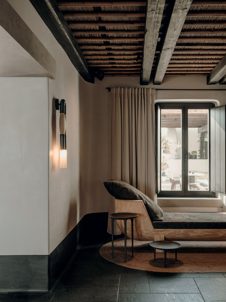 Βαγγέλης Μπόνιος, τo interior άγγιγμα του Μίδα